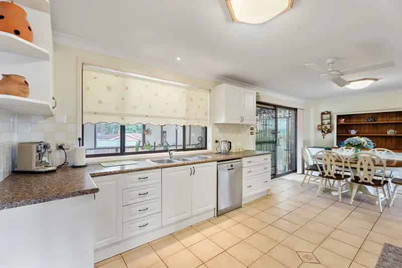 Stunning Family Home in a Prime Cranebrook Location!
