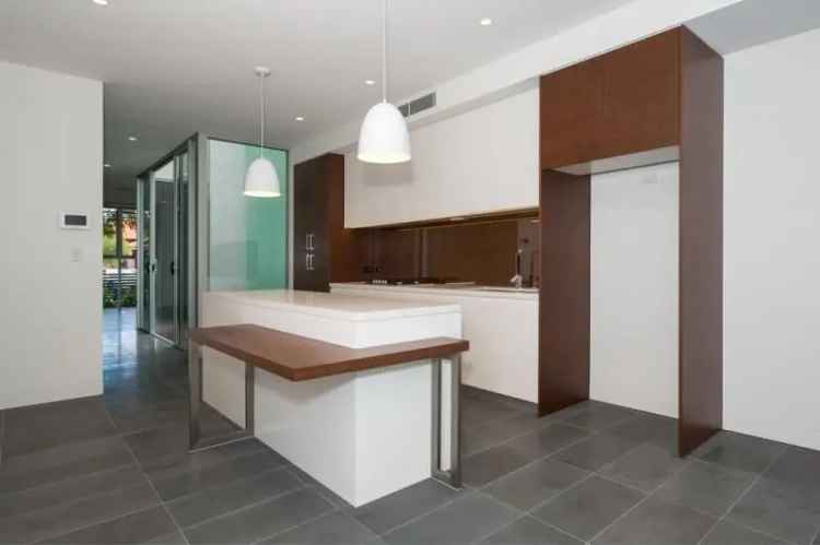 DESIGNER FIVE BEDROOM BOUTIQUE TERRACE