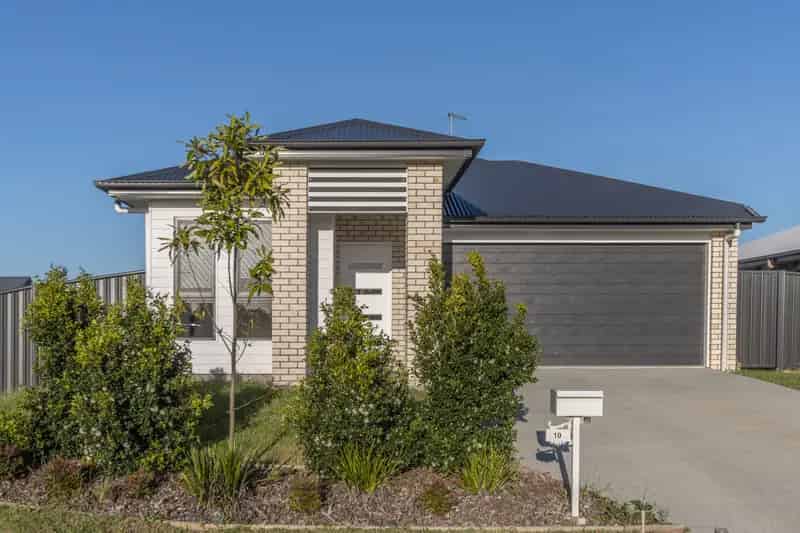 Stunning Family Home in Eli Waters