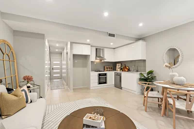 Lease 3 Bedroom Townhouse in Hornsby with Modern Features