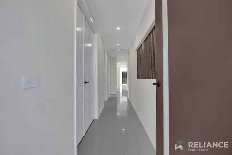 Brand-New Luxury Home in Grand Central Estate 6 Livid Avenue, Tarneit