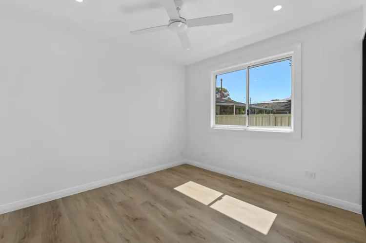 2 Bed Granny Flat Pendle Hill NSW - Modern Kitchen & Backyard