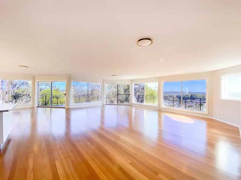 LARGE FAMILY HOME WITH WATER VIEWS!
