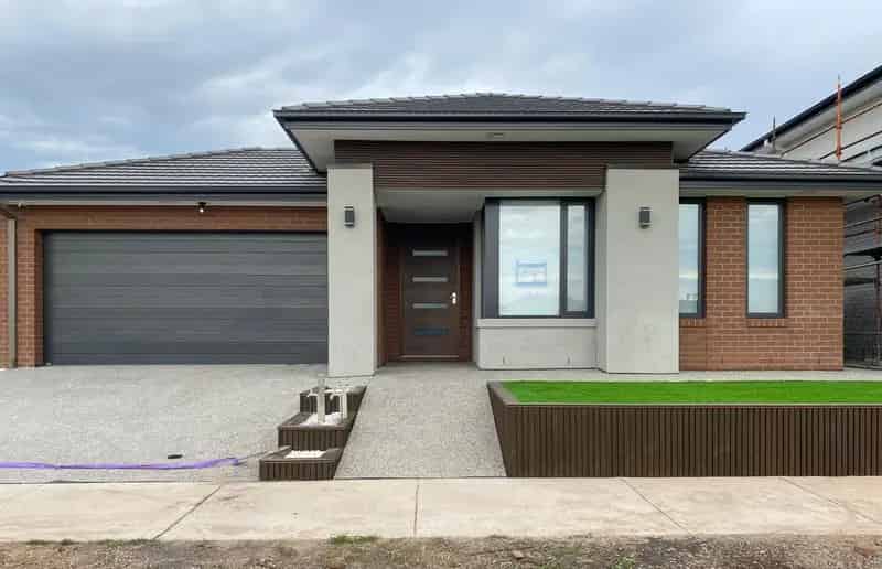 Spacious & Stylish: 3 Nadir Drive Offers 4 Beds with Optional 5th Bedroom or Theatre