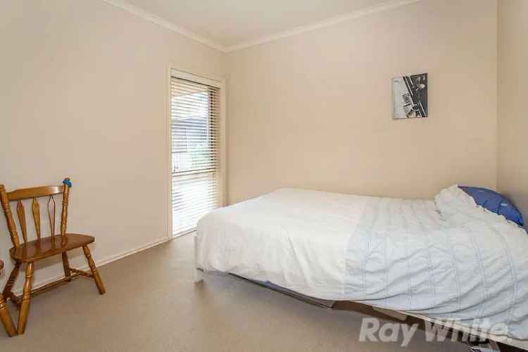 Mitcham Unit 3 Bedrooms Near Station Freshly Painted