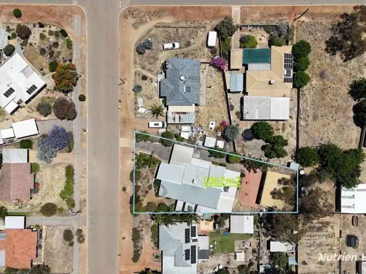 4 Bed 1 Bath Home Merredin Large Block Double Carport Shed