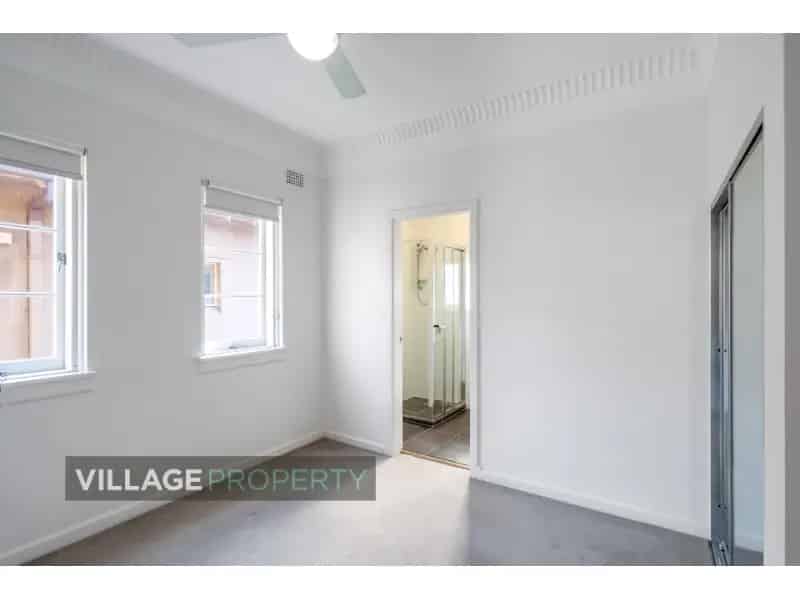 Convenient Residence With Iconic Harbour Bridge & Opera House Views + Natural Light Throughout