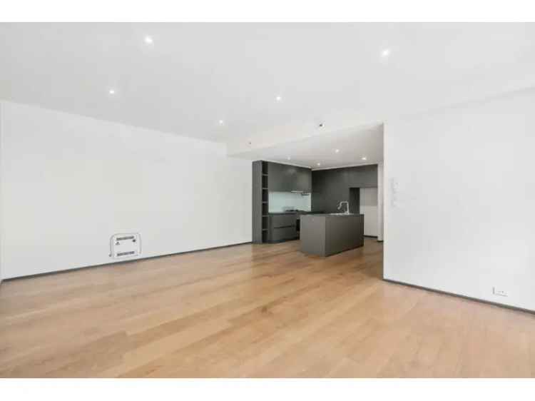 Prime East Melbourne Apartment With Iconic Mcg Views And Exceptional Convenience