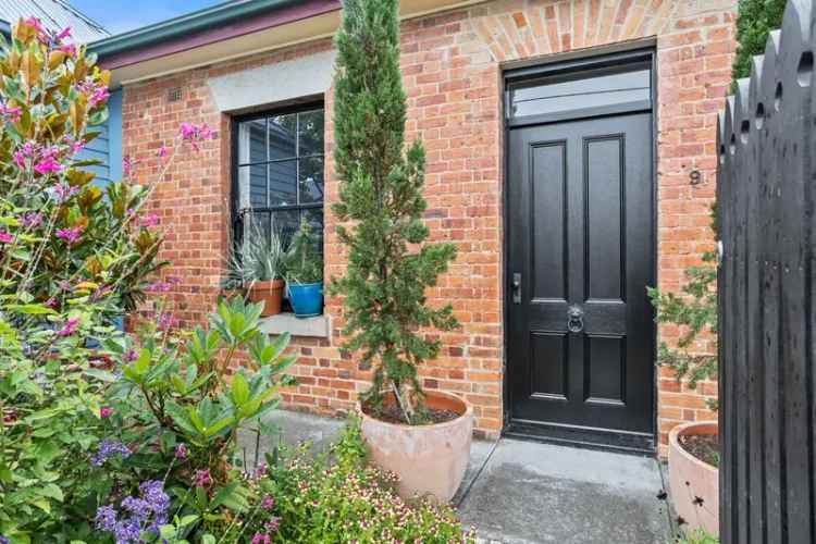 1 Bedroom Cottage North Hobart - Charming Renovated Home