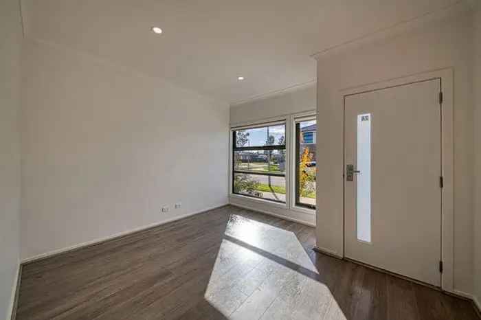 Immaculate Townhouse in Caversham Waters Estate