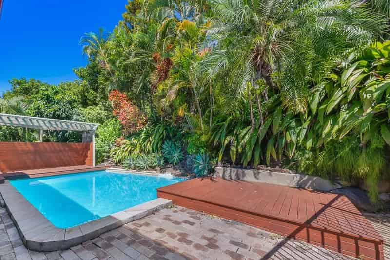 Ocean Views With Guest Accommodation = Ideal For Large Family!