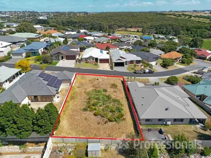 Sell Land for New Family Home or Investment in Yakamia