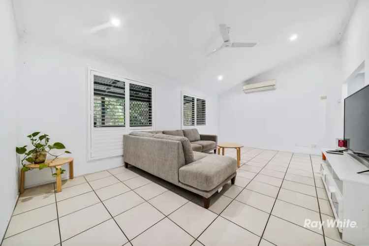 RENOVATED + DOUBLE BAY SHED + 708M2 CORNER BLOCK!