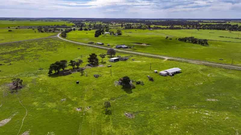 Rent Rural Property Avenue Range with Development Opportunities and Water Infrastructure