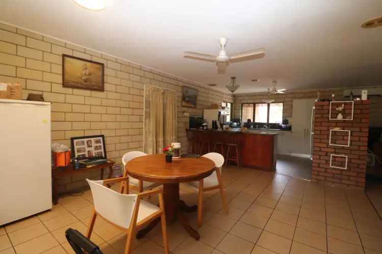 Beachside Family Home Forrest Beach 3 Bed 4000sqm Block Pool