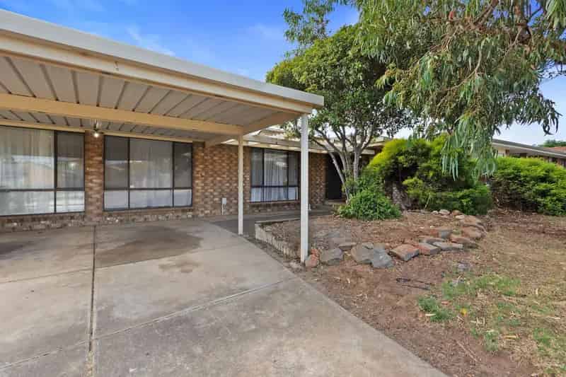 Spacious Family Home with Self-Contained Granny Flat! A Flexible Lifestyle Opportunity!
