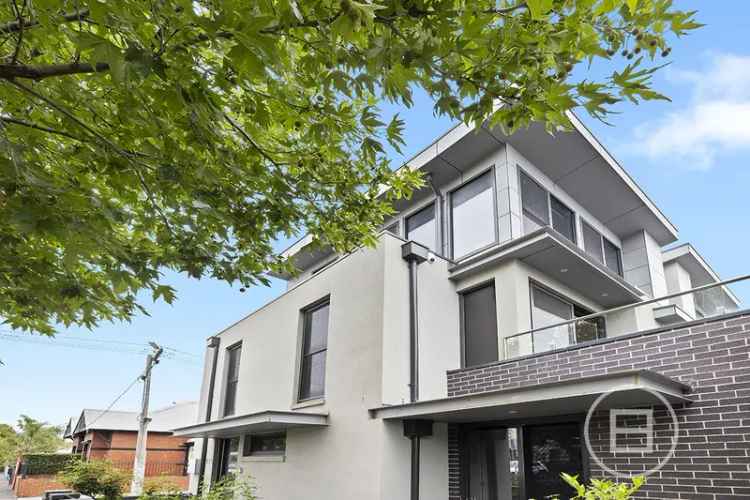 House For Sale in Melbourne, Victoria