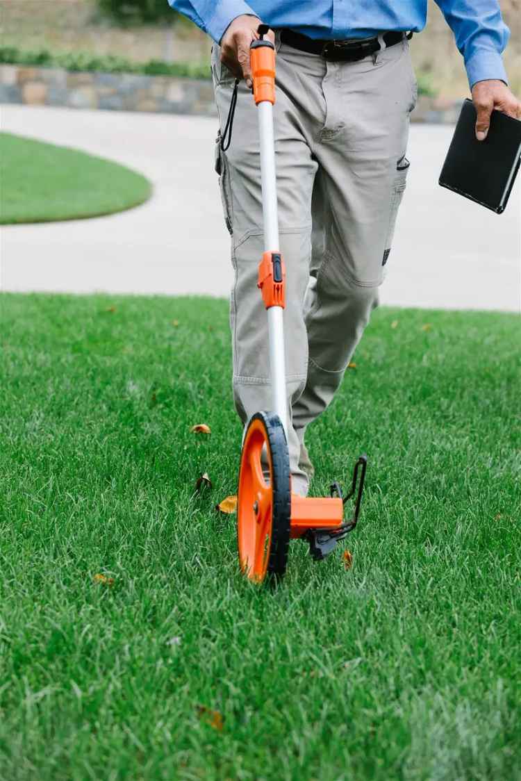 Specialised Mobile Lawn Care and Maintenance Franchise For Sale