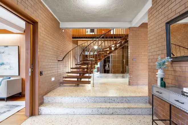 House For Sale in Melbourne, Victoria