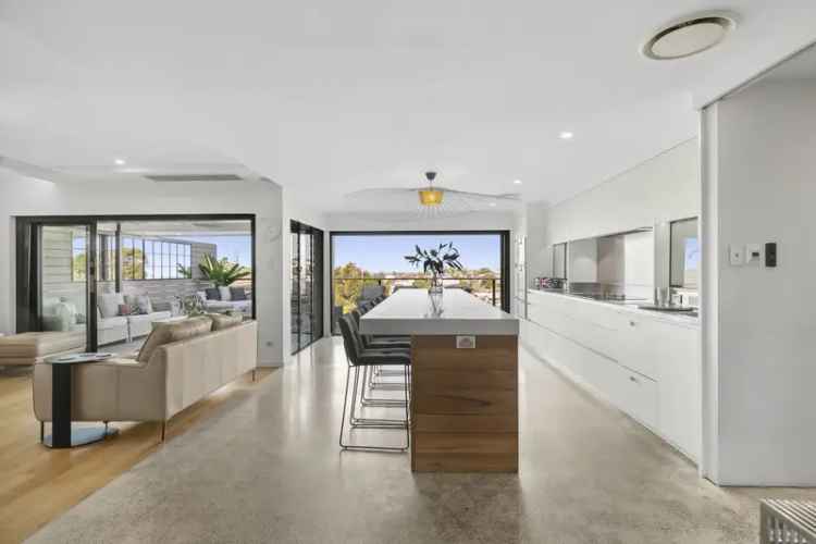 Ocean View Family Home in Dee Why