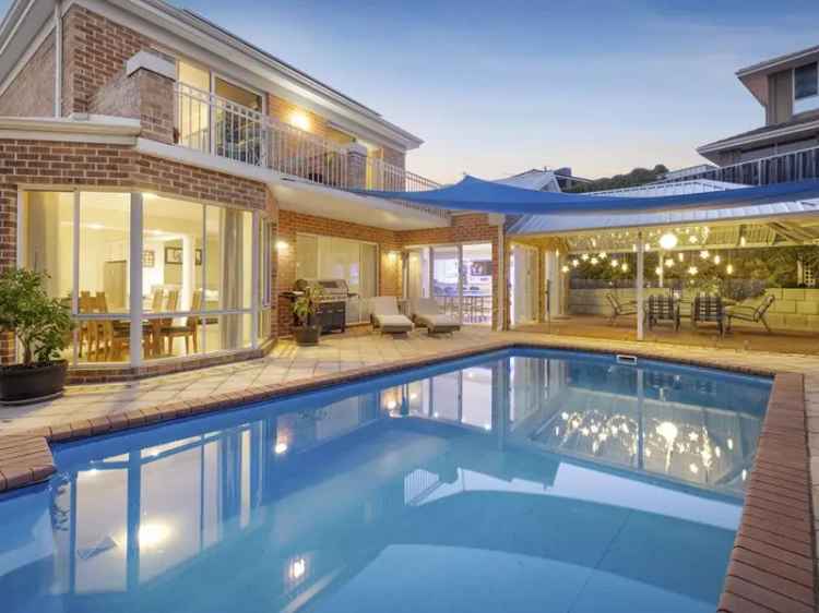 Luxury 5-Bedroom Home in Connolly Near Joondalup Golf Course