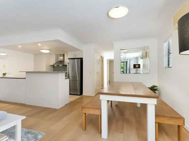 Ground Floor Unit 3 Bed Spacious North Facing Courtyard