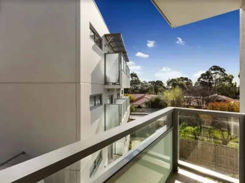 WALK TO MONASH UNIVERSITY! AVAILABLE NOW!