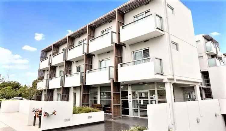 WALK TO MONASH UNIVERSITY! AVAILABLE NOW!