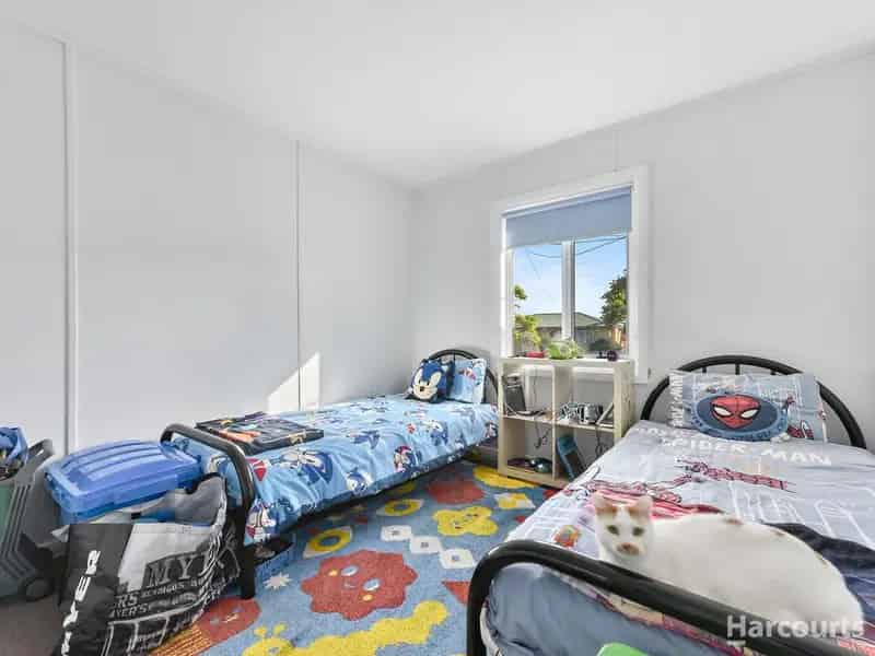3 Beds, Solar Savings & a Huge Garage!