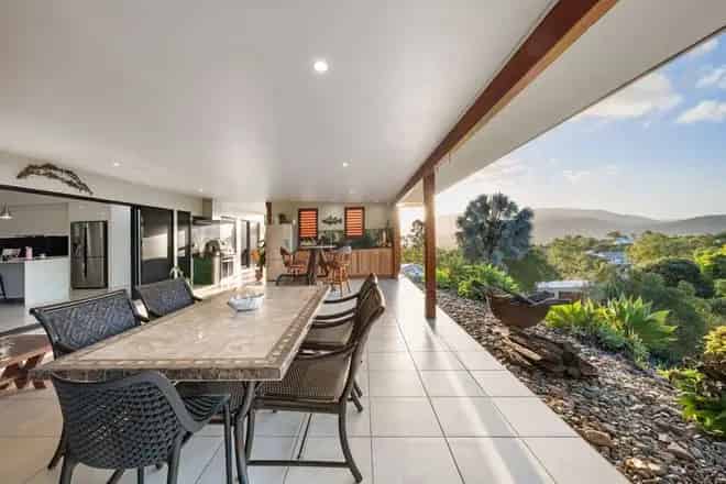 House For Sale , Cannonvale, Queensland