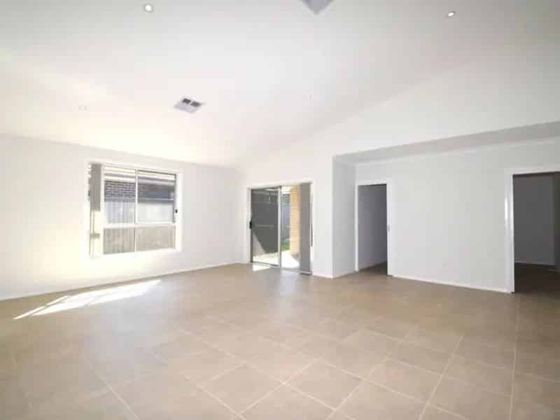 Real Estate For Lease - 40 Buckingham Loop - Oran Park , NSW