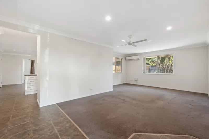 Lease 4 Bedroom House Crestmead with Pool and Entertaining Area