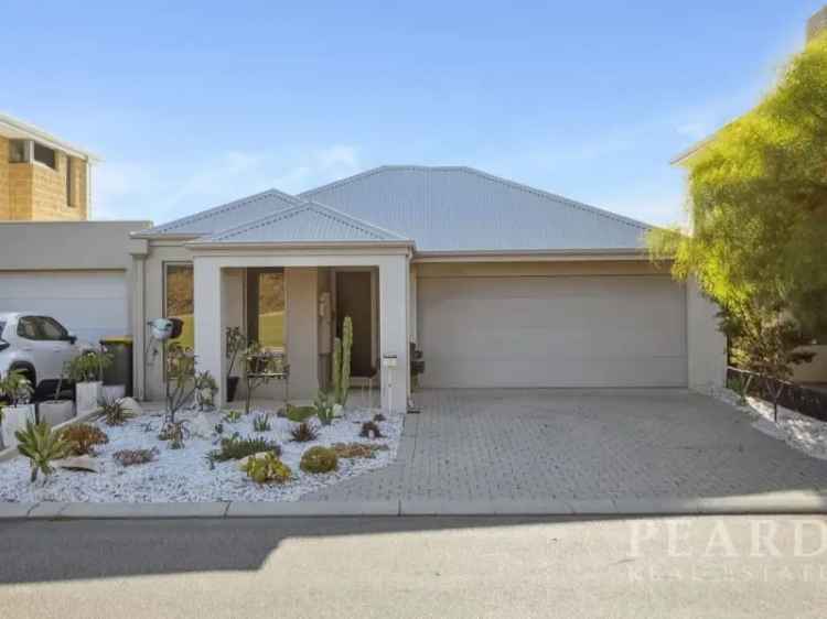 Alkimos Beach Home - 3 Bed 2 Bath - Opposite Parkland