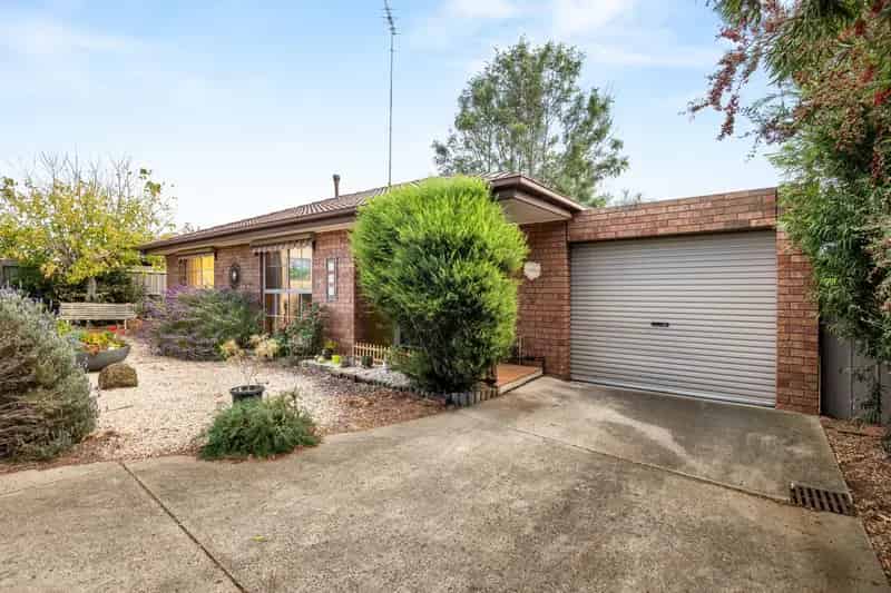Lifestyle, charm and low maintenance living.