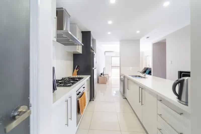 Contemporary 4-Bedroom Townhouse in Prime Location