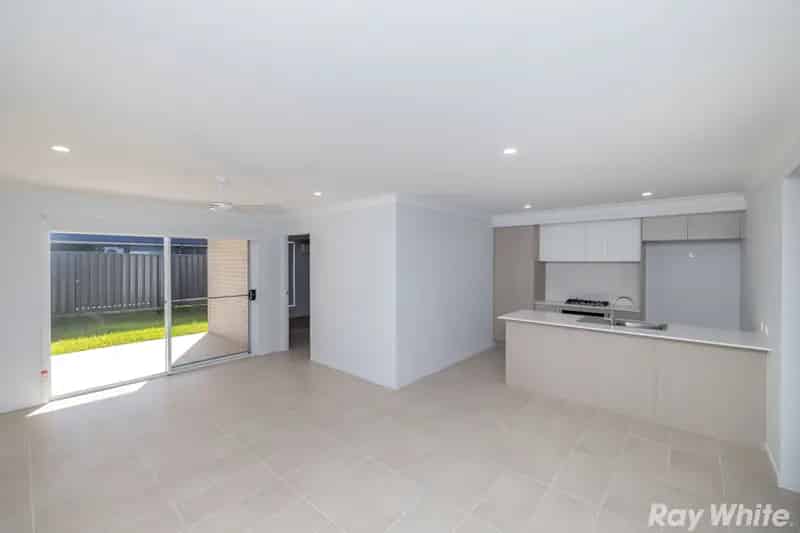 BRAND NEW 4 BEDROOM VILLA!