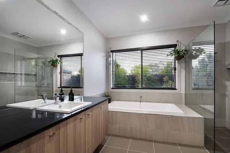 Rent Luxurious Retreat with Garden Oasis on 25 Acres near Bendigo