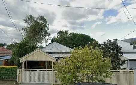 Rent Cottage in Paddington with Pool and Spacious Deck