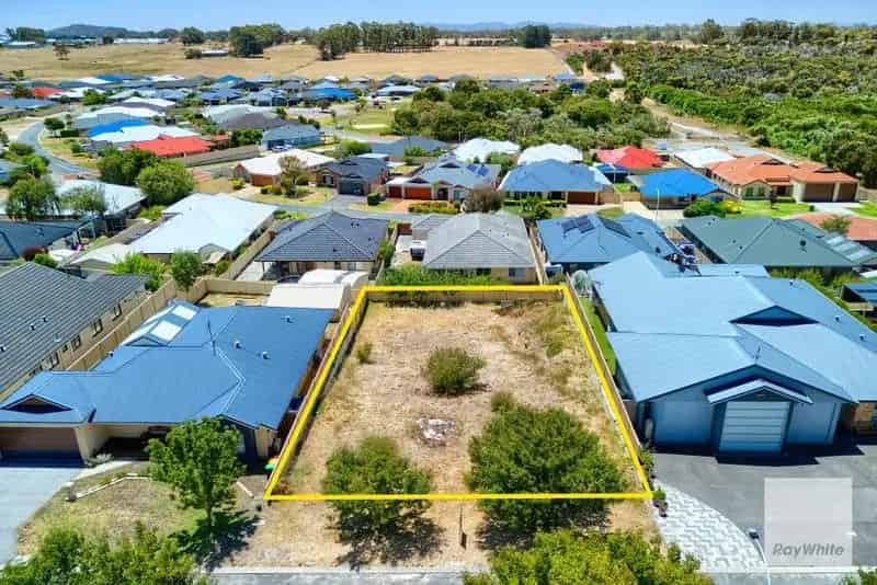 Buy Premium Land in Established Cul-de-sac Location with Northerly Aspect