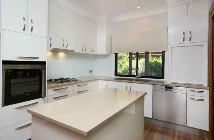 Corinda Highside Hideaway 4 Bed 2 Bath Family Home