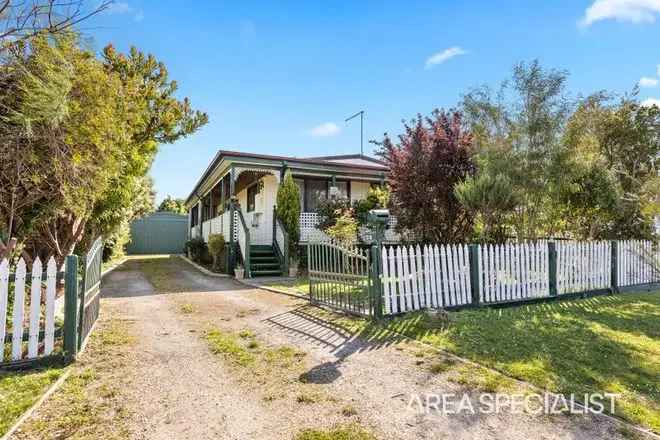 Quaint Cottage in Pioneer Bay Near Foreshore