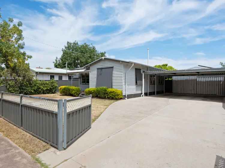 3 Bedroom Home Benalla Updated Kitchen Modern Bathroom Carports Shed Solar System