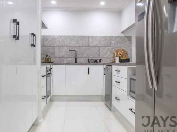 Buy Apartment in Todd Park with Renovated Kitchen and Pool Access