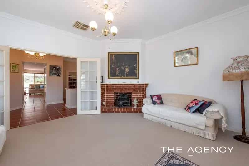 House For Sale - 51 Lacepede Drive, Sorrento WA 6020