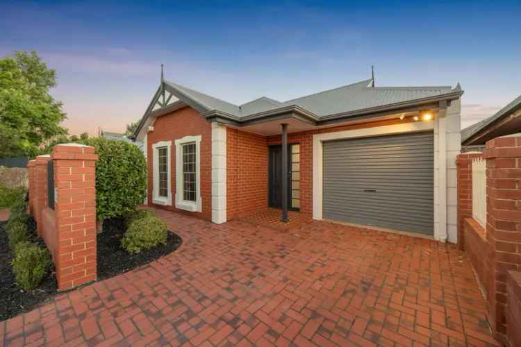 Live For Inner City Lifestyle In A Remodelled Torrens Titled Gem...