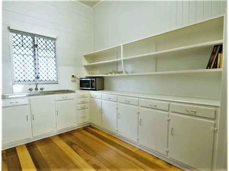 Stunning Furnished Inner-City Queenslander