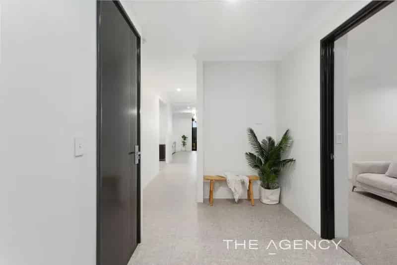 House For Sale - 44 Broadmeadows Drive, Bushmead WA 6055