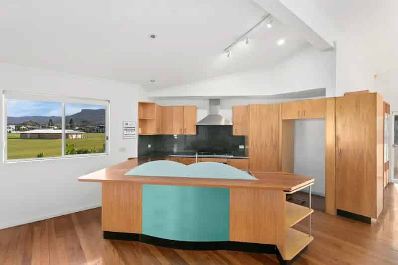 4 Bedroom Townhouse Near Woonona Beach NSW