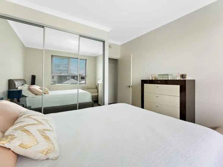 Apartment For Sale in City of Cockburn, Western Australia