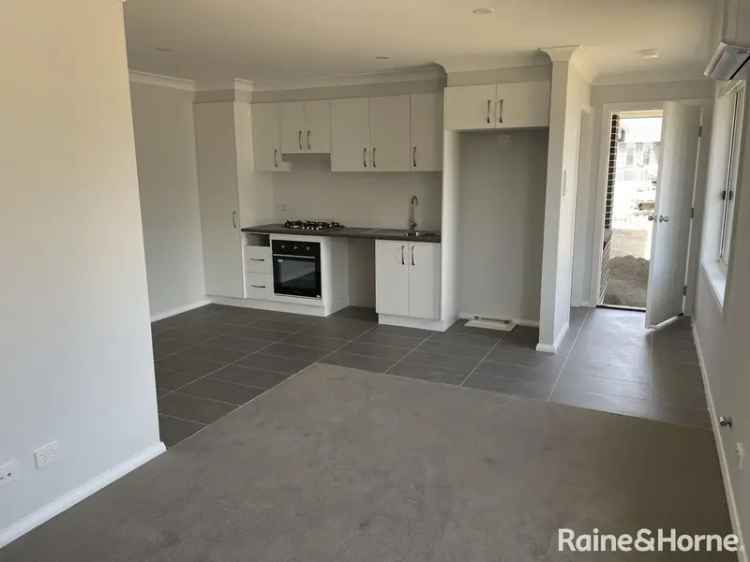 Lease 2 Bedroom House in Hillvue with Garage and Modern Features